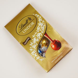 Set of 2 Elegant Rakhi With Chocolate - For New Zealand